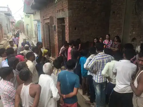 Community members were very interested in our safe drinking water storage prototypes