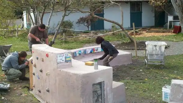 Interactive green benchesAmphitheater of three interactive green benches
