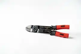 Wire cutter/stripper/crimper