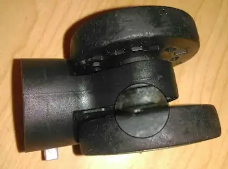 Luggage wheel swivel-head