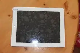 image of a screen with many air bubbles in the protector