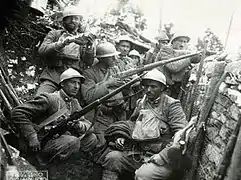 Italian soldiers in trenches (1918)