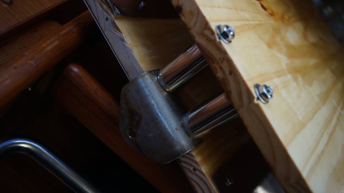 a view of the stainless steel tubing keeping the top and lower layer of the gimballed platform apart, with both layers bolted tight over one another