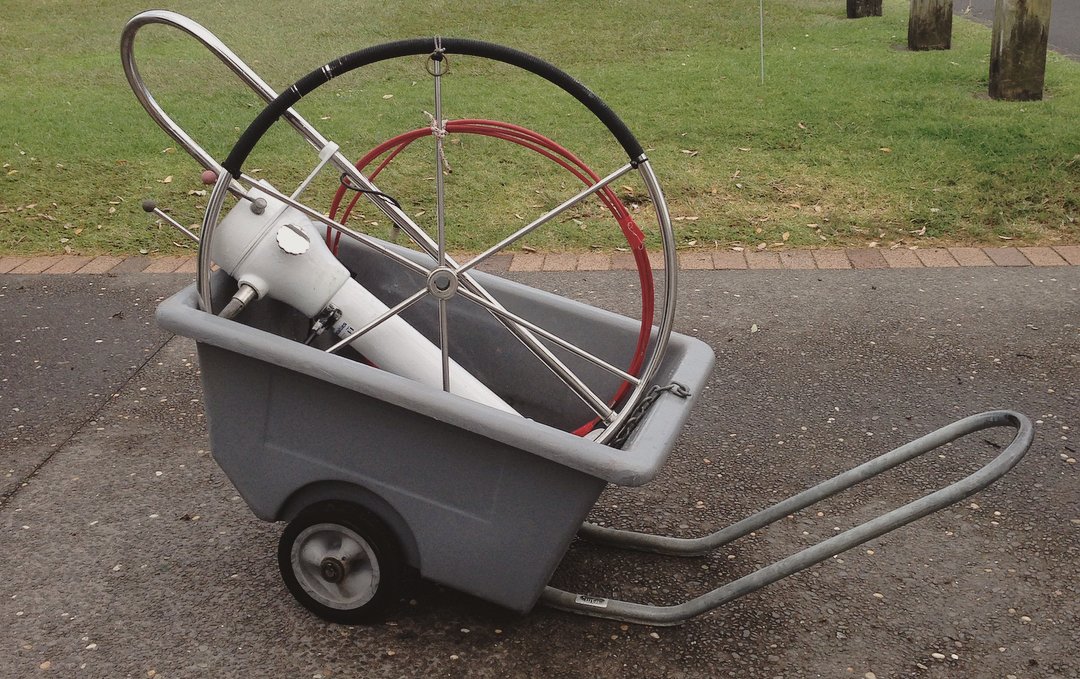 a photo of a wheel and pedestal in a bin