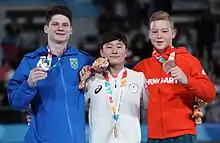 Horizontal bar victory ceremony (from left to right): Diogo Soares (Silver), Takeru Kitazono (Gold), Krisztián Balázs (Bronze)