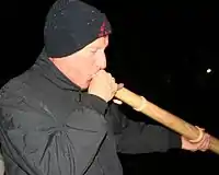 Blowing the midwinterhoorn