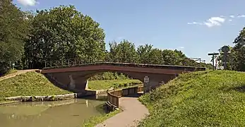 Bridge over the Canal Lateral à la Garonne, north exposure