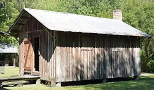 Detached kitchen (for fire safety)