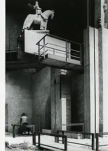 Scarpa used modern materials to create a platform for artwork. Photo by Paolo Monti, 1982 (Fondo Paolo Monti, BEIC).