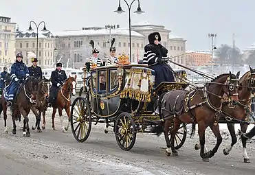 Coaches are nowadays also used on ceremonial occasions. Here, a coach is used to convey President Guðni Th. Jóhannesson of Iceland during a state visit to Sweden.