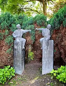 Reaching Out bronze statues by Carla Rutgers (1996)