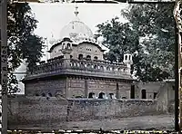 True-colour photograph of Gurdwara Dera Sahib in Lahore, India (now Pakistan), taken in 1914 by Stéphane Passet