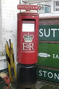 Type K pillar box of Elizabeth II fitted with a "Post Office Direction" sign